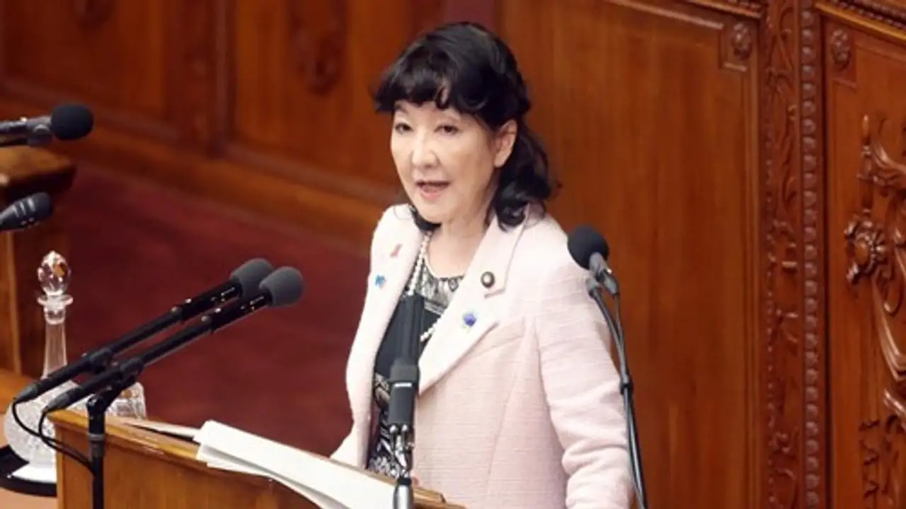 اليابان تلوح بالتدخل مع اقتراب الين من حاجز 160 مقابل الدولار الأمريكي